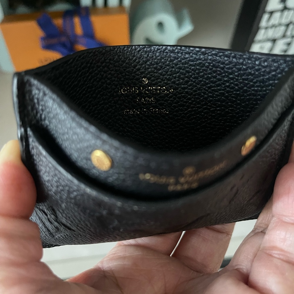 Louis Vuitton - Picture 5 of 13